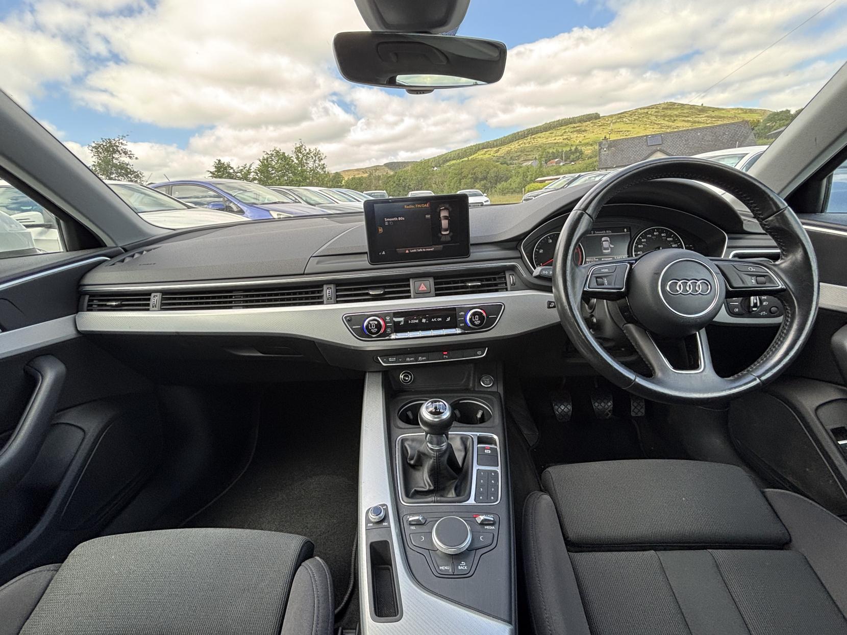 Audi A4 2.0 TDI ultra SE Saloon 4dr Diesel Manual Euro 6 (s/s) (150 ps)