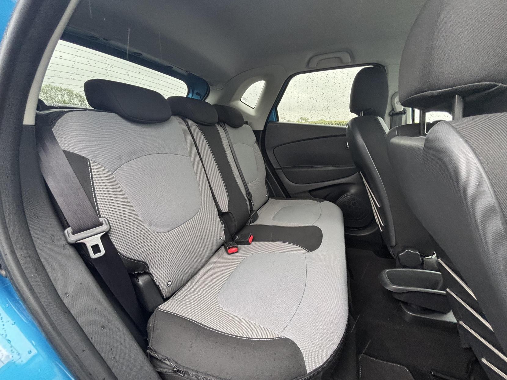 Renault Captur 1.5 dCi ENERGY Dynamique S MediaNav SUV 5dr Diesel Manual Euro 5 (s/s) (90 ps)