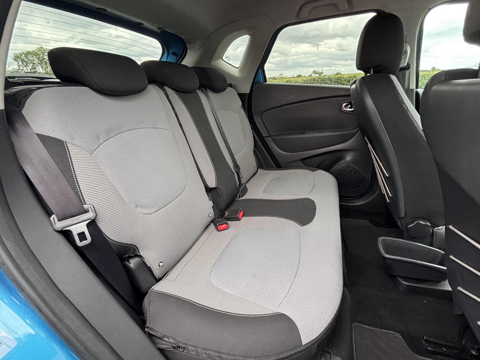 Renault Captur 1.5 dCi ENERGY Dynamique S MediaNav SUV 5dr Diesel Manual Euro 5 (s/s) (90 ps)