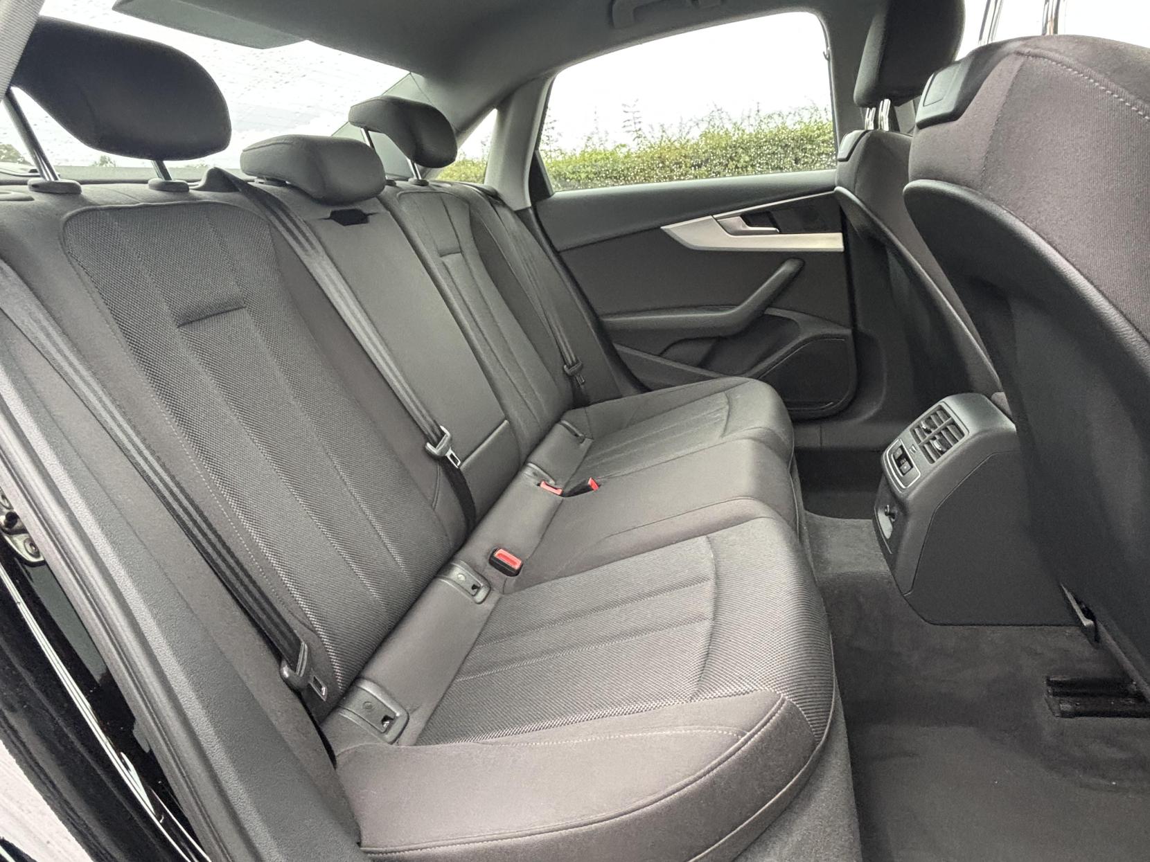 Audi A4 2.0 TDI 35 Technik Saloon 4dr Diesel S Tronic Euro 6 (s/s) (163 ps)
