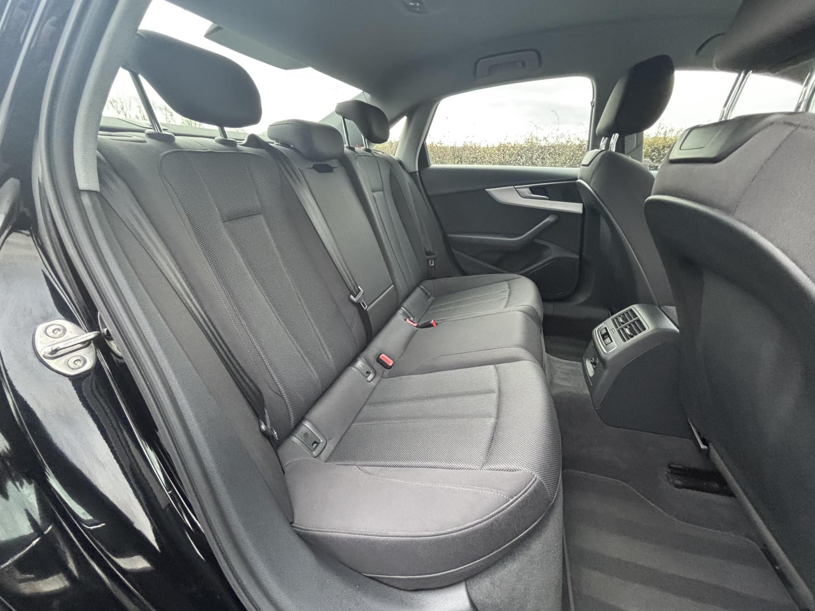 Audi A4 2.0 TDI 35 Technik Saloon 4dr Diesel S Tronic Euro 6 (s/s) (163 ps)