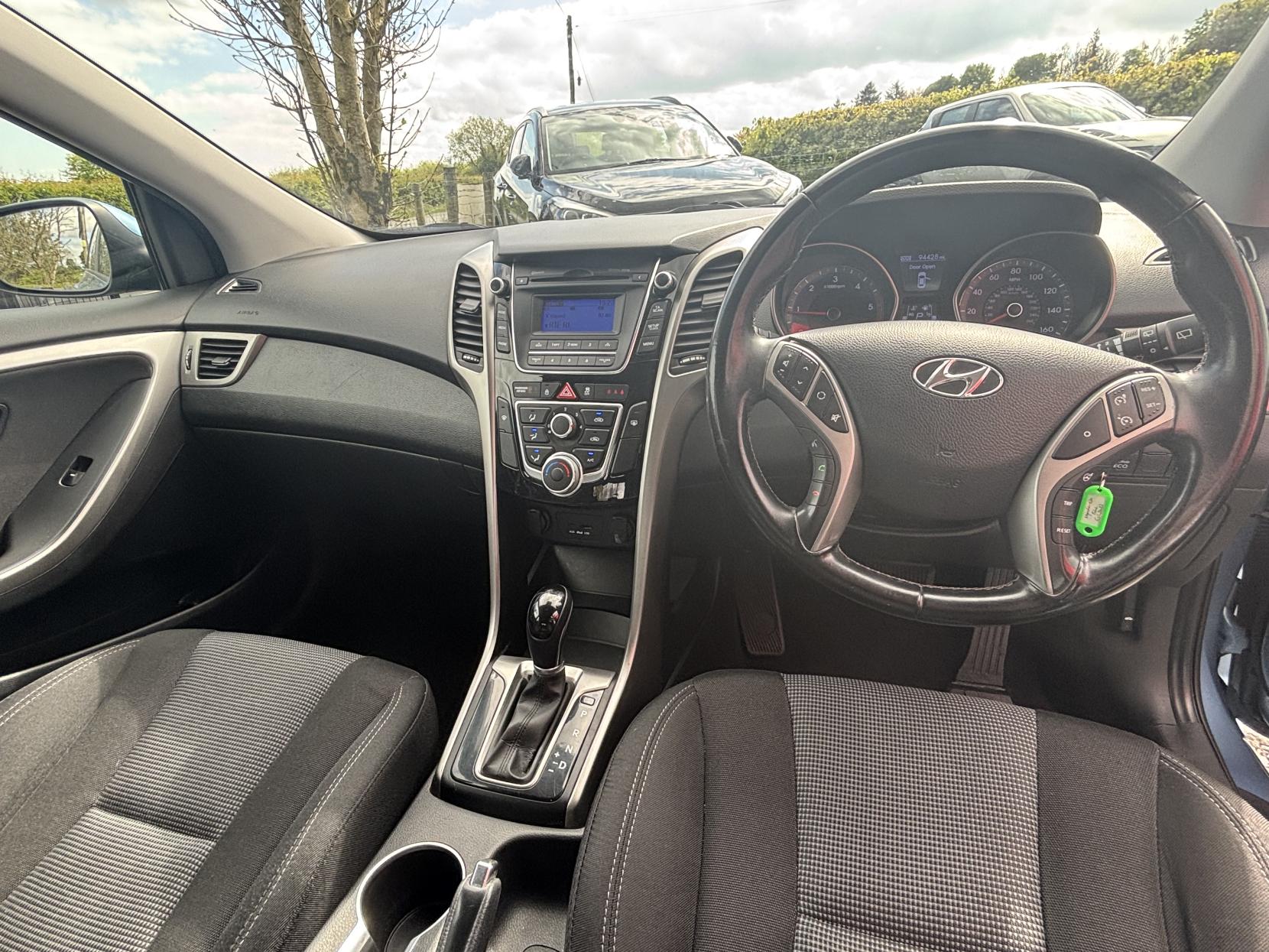 Hyundai i30 1.6 CRDi Active Hatchback 5dr Diesel Auto Euro 5 (110 ps)