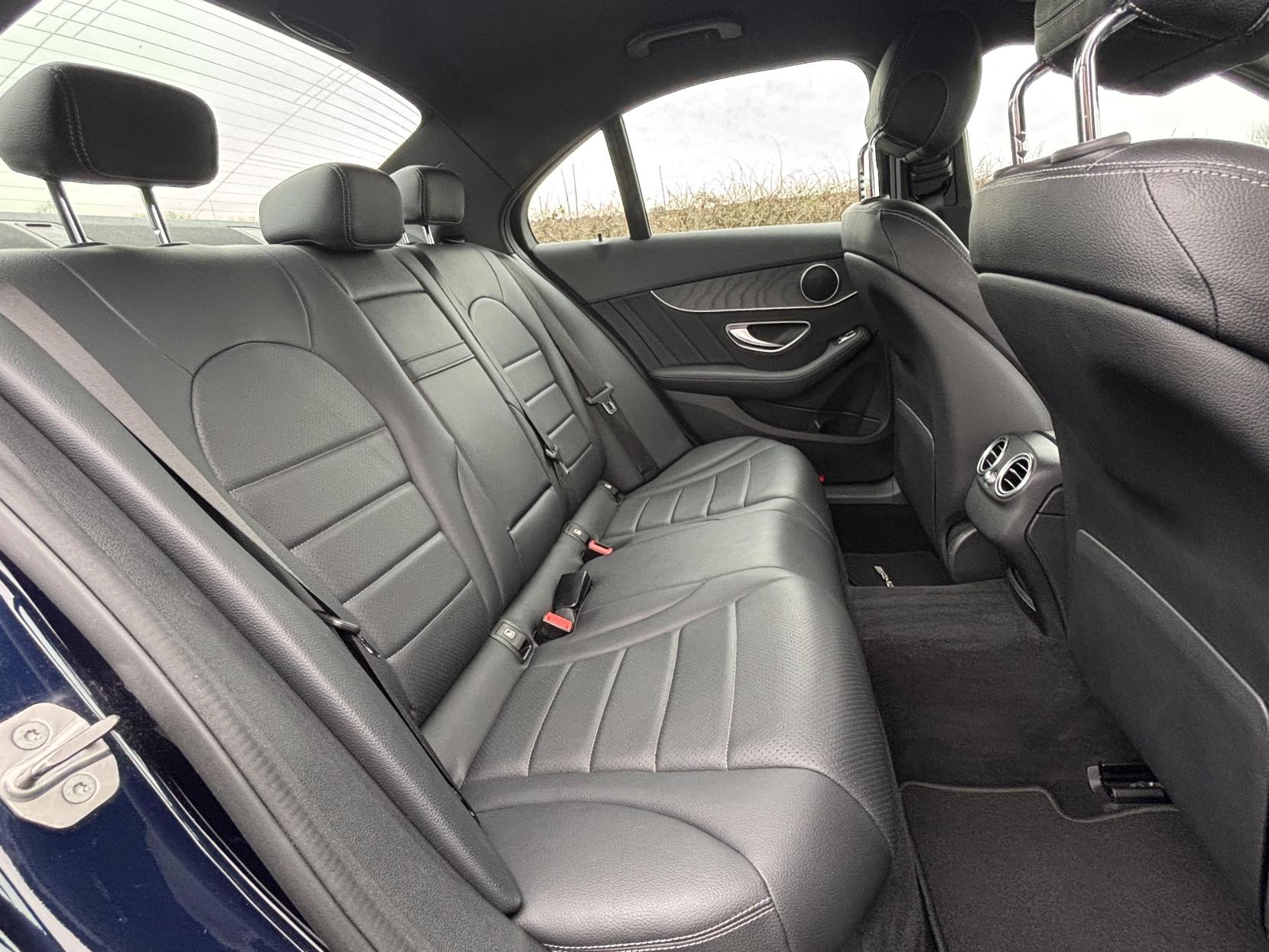 Mercedes-Benz C Class 2.1 C220d AMG Line Saloon 4dr Diesel G-Tronic+ Euro 6 (s/s) (170 ps)