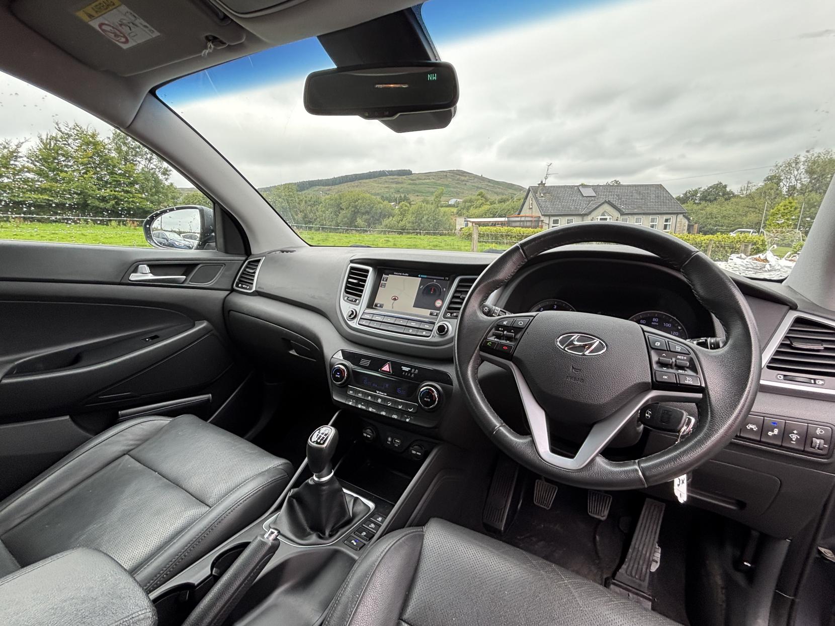 Hyundai TUCSON 1.7 CRDi Blue Drive Premium SUV 5dr Diesel Manual Euro 6 (s/s) (116 ps)