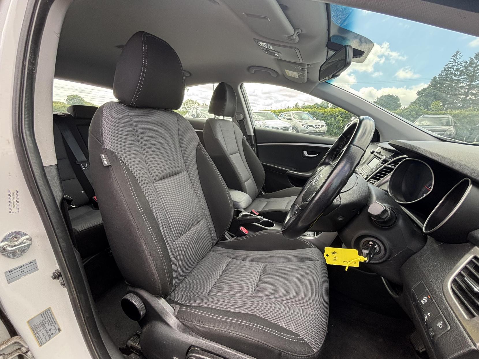 Hyundai i30 1.6 CRDi Blue Drive SE Hatchback 5dr Diesel Manual Euro 6 (s/s) (110 ps)