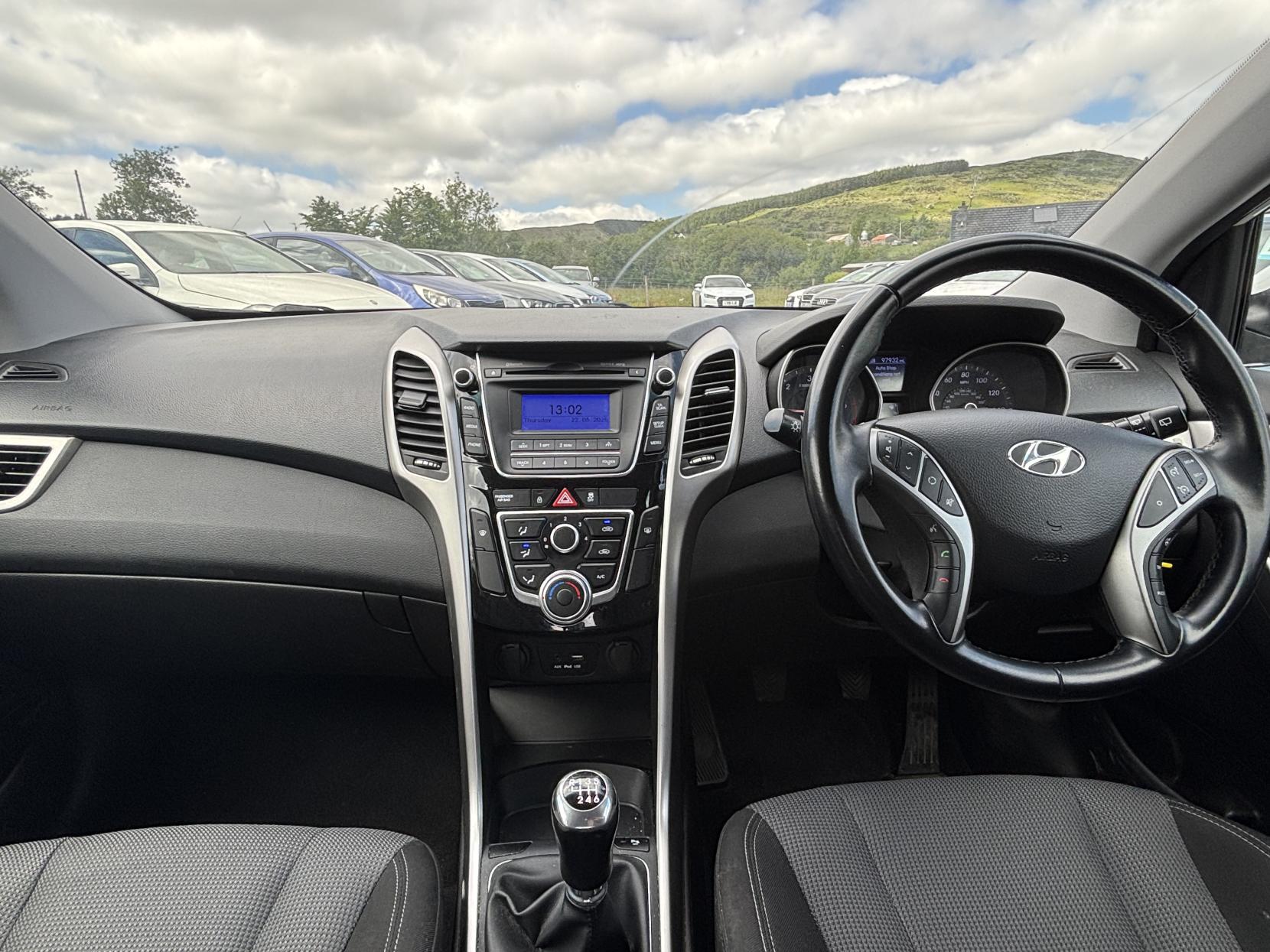 Hyundai i30 1.6 CRDi Blue Drive SE Hatchback 5dr Diesel Manual Euro 6 (s/s) (110 ps)