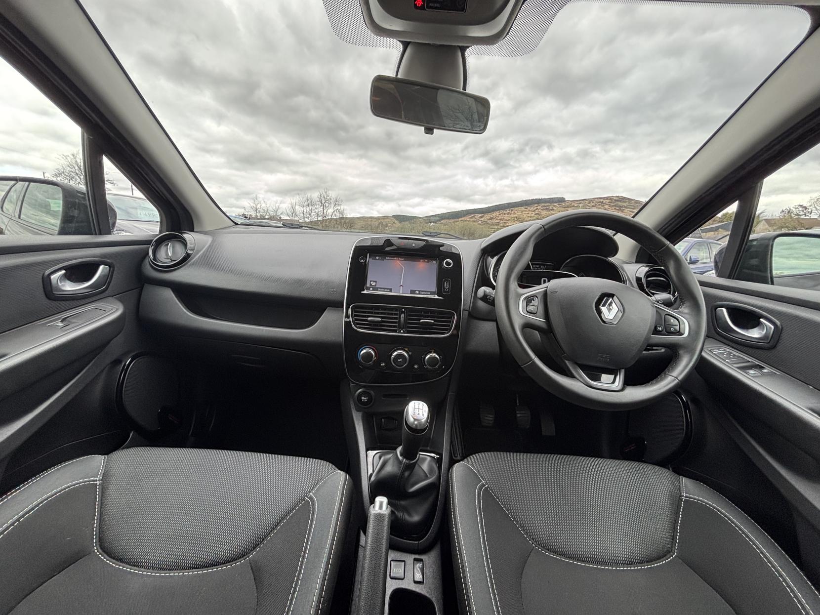 Renault Clio 0.9 TCe Dynamique Nav Hatchback 5dr Petrol Manual Euro 6 (s/s) (90 ps)
