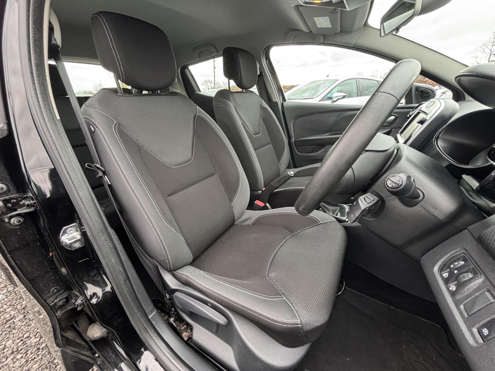 Renault Clio 0.9 TCe Dynamique Nav Hatchback 5dr Petrol Manual Euro 6 (s/s) (90 ps)