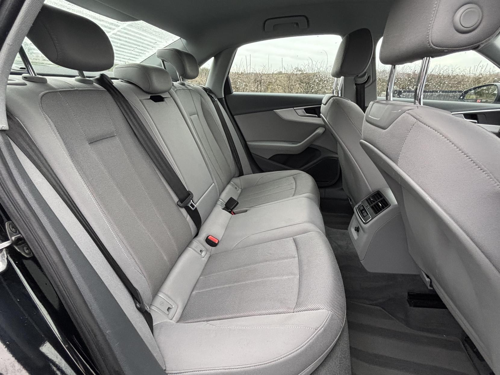 Audi A4 2.0 TDI 30 Technik Saloon 4dr Diesel S Tronic Euro 6 (s/s) (136 ps)