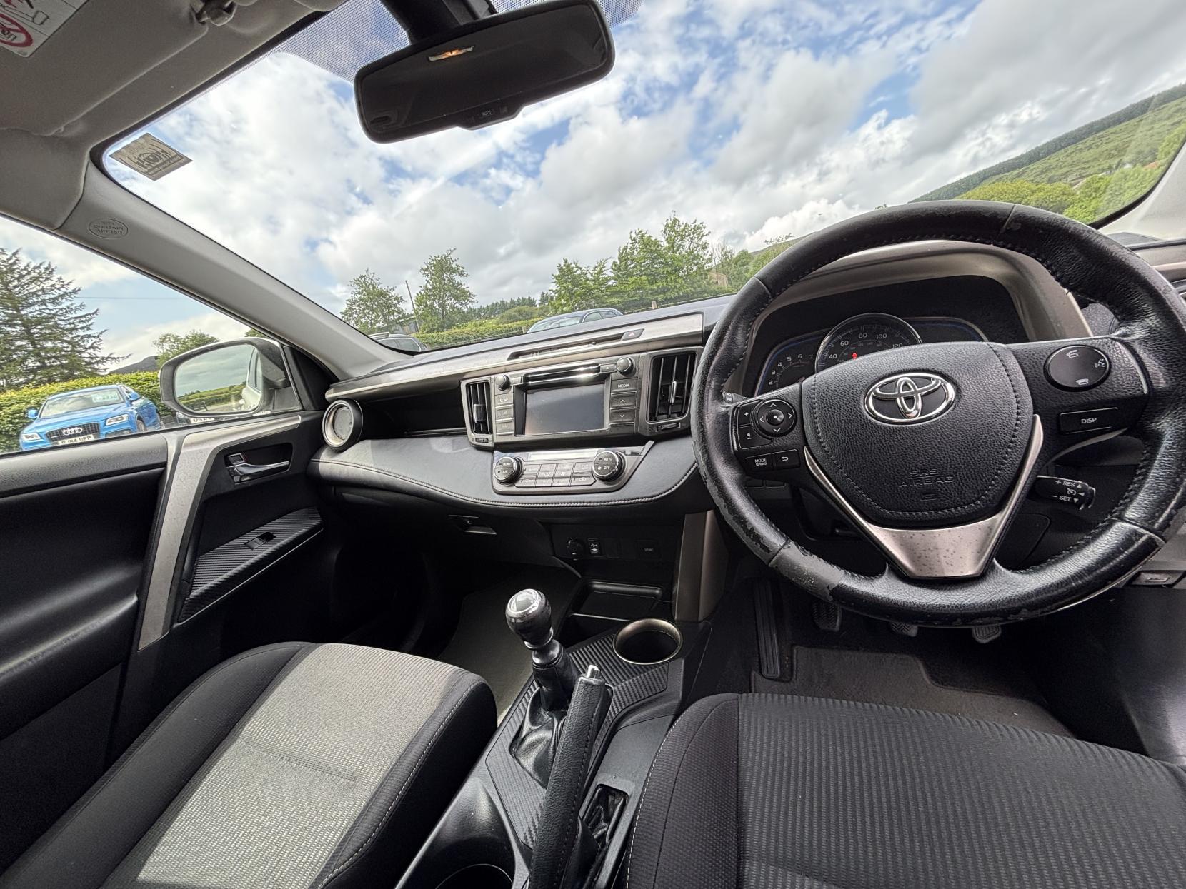 Toyota RAV4 2.2 D-4D Icon SUV 5dr Diesel Manual 4WD Euro 5 (150 ps)