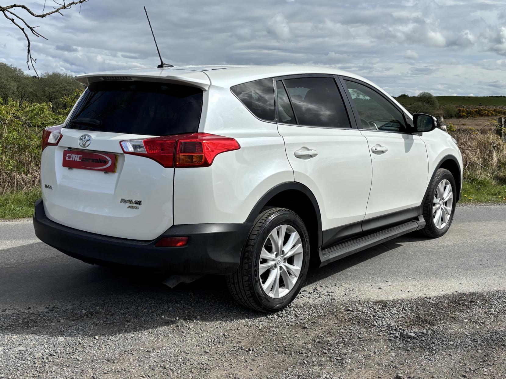 Toyota RAV4 2.2 D-4D Icon SUV 5dr Diesel Manual 4WD Euro 5 (150 ps)