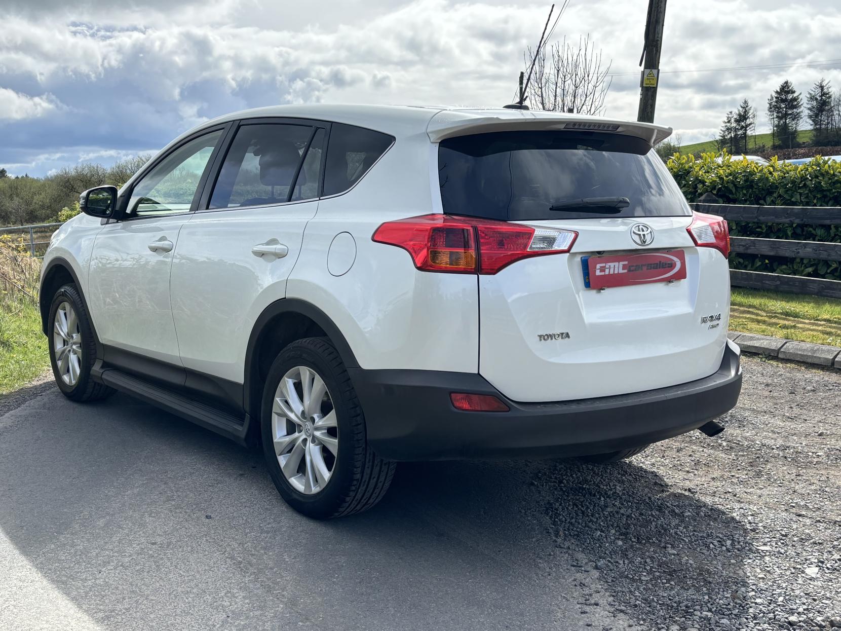 Toyota RAV4 2.2 D-4D Icon SUV 5dr Diesel Manual 4WD Euro 5 (150 ps)