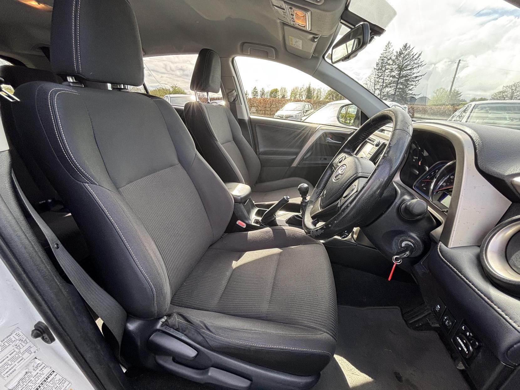 Toyota RAV4 2.2 D-4D Icon SUV 5dr Diesel Manual 4WD Euro 5 (150 ps)