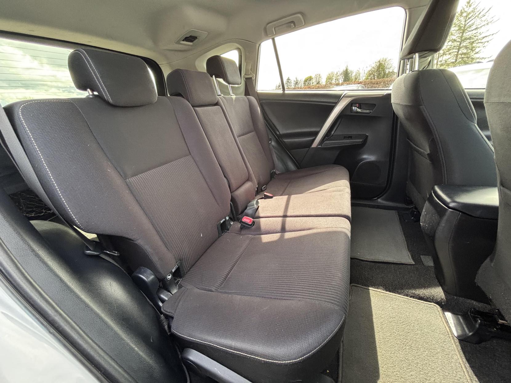 Toyota RAV4 2.2 D-4D Icon SUV 5dr Diesel Manual 4WD Euro 5 (150 ps)