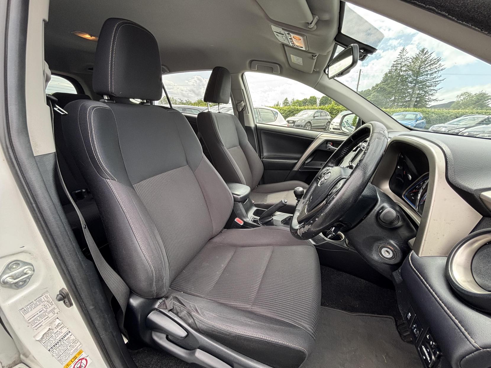 Toyota RAV4 2.2 D-4D Icon SUV 5dr Diesel Manual 4WD Euro 5 (150 ps)