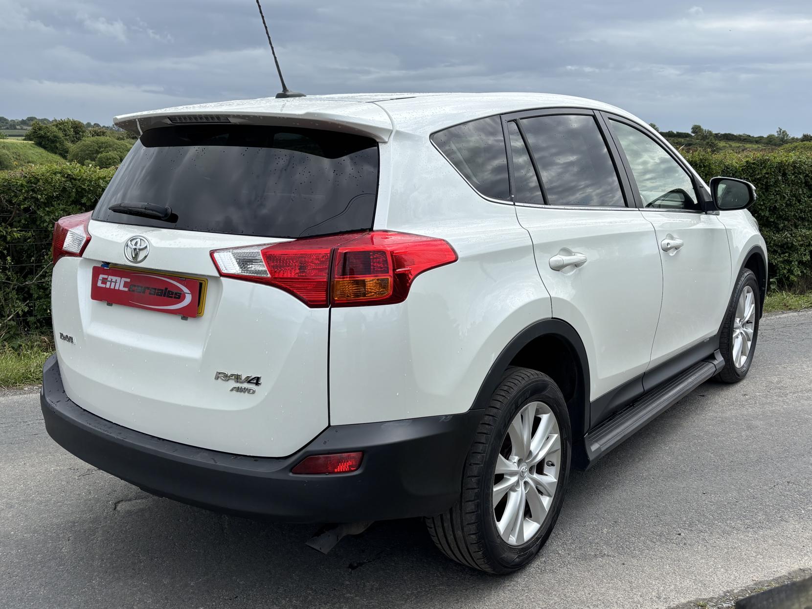 Toyota RAV4 2.2 D-4D Icon SUV 5dr Diesel Manual 4WD Euro 5 (150 ps)