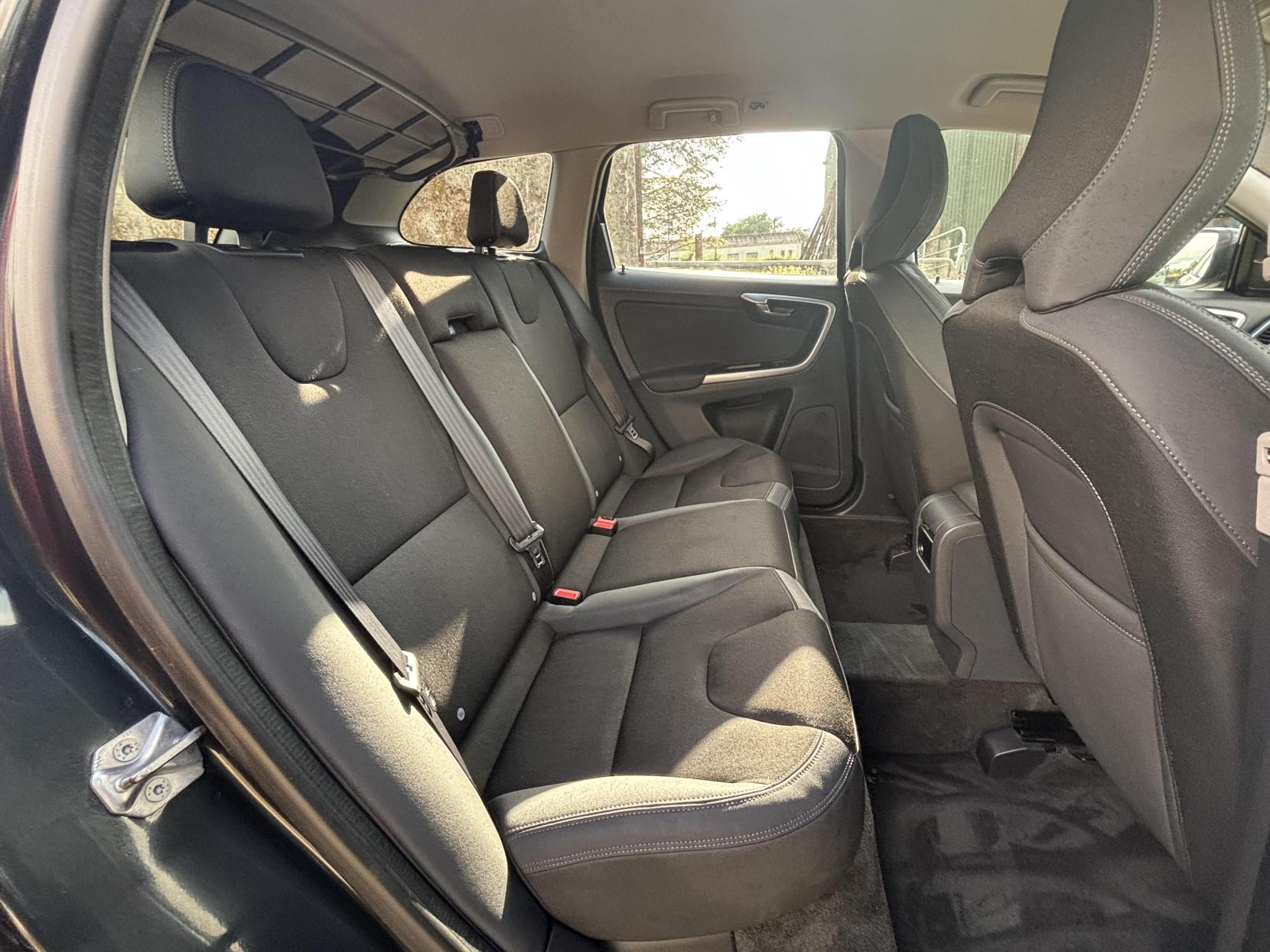 Volvo XC60 2.0 D4 SE SUV 5dr Diesel Manual Euro 6 (s/s) (181 ps)