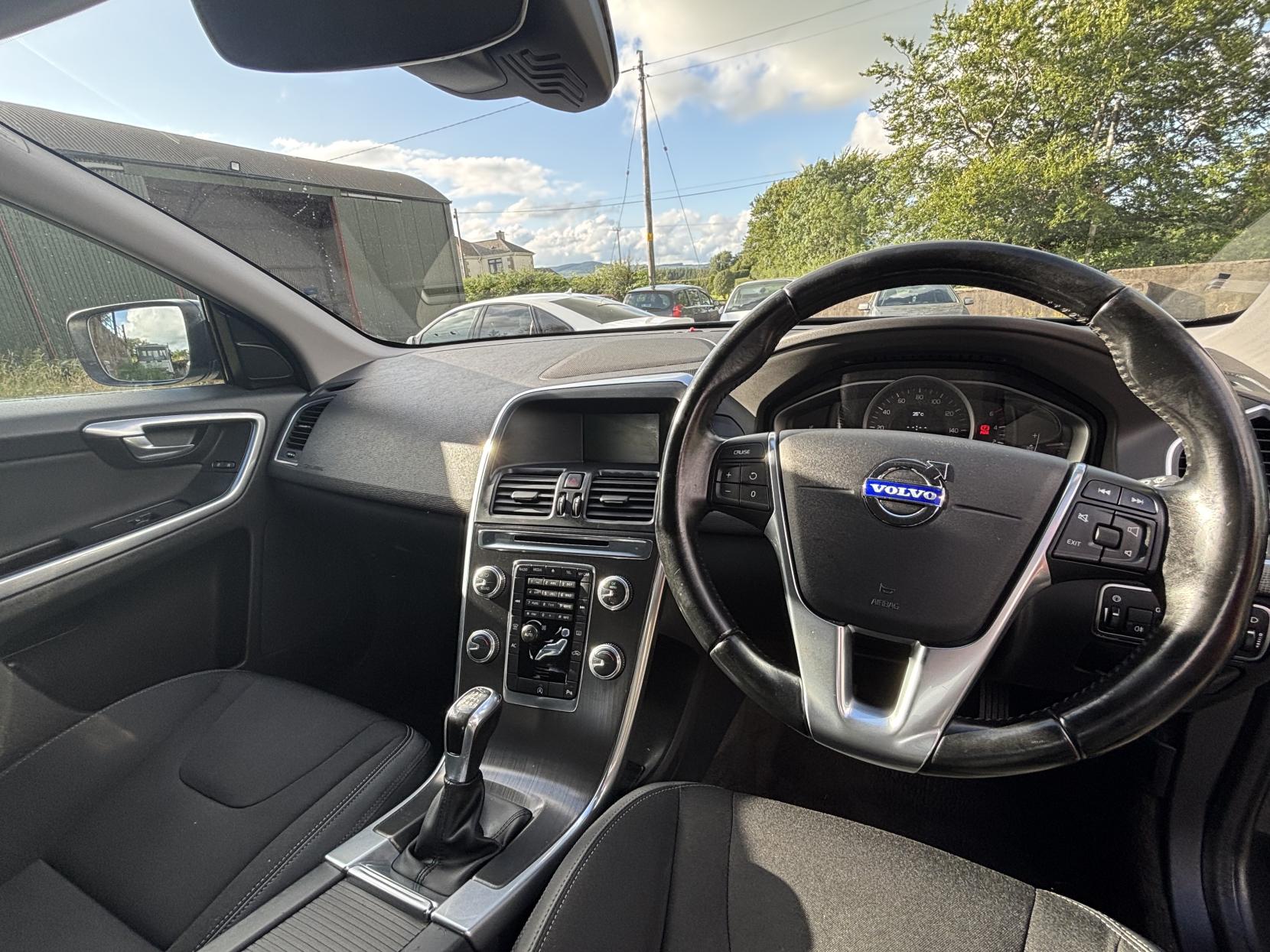 Volvo XC60 2.0 D4 SE SUV 5dr Diesel Manual Euro 6 (s/s) (181 ps)