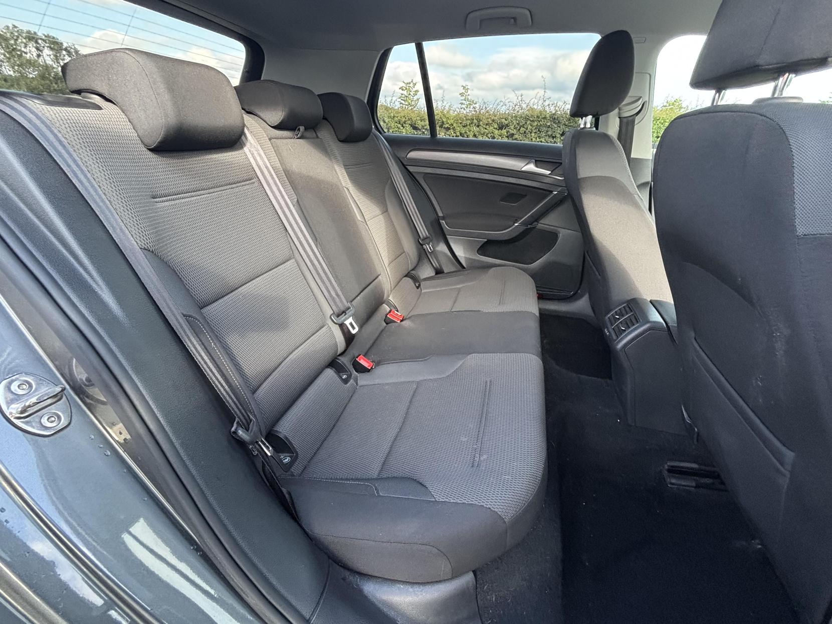 Volkswagen Golf 2.0 TDI BlueMotion Tech SE Nav Hatchback 5dr Diesel DSG Euro 6 (s/s) (150 ps)