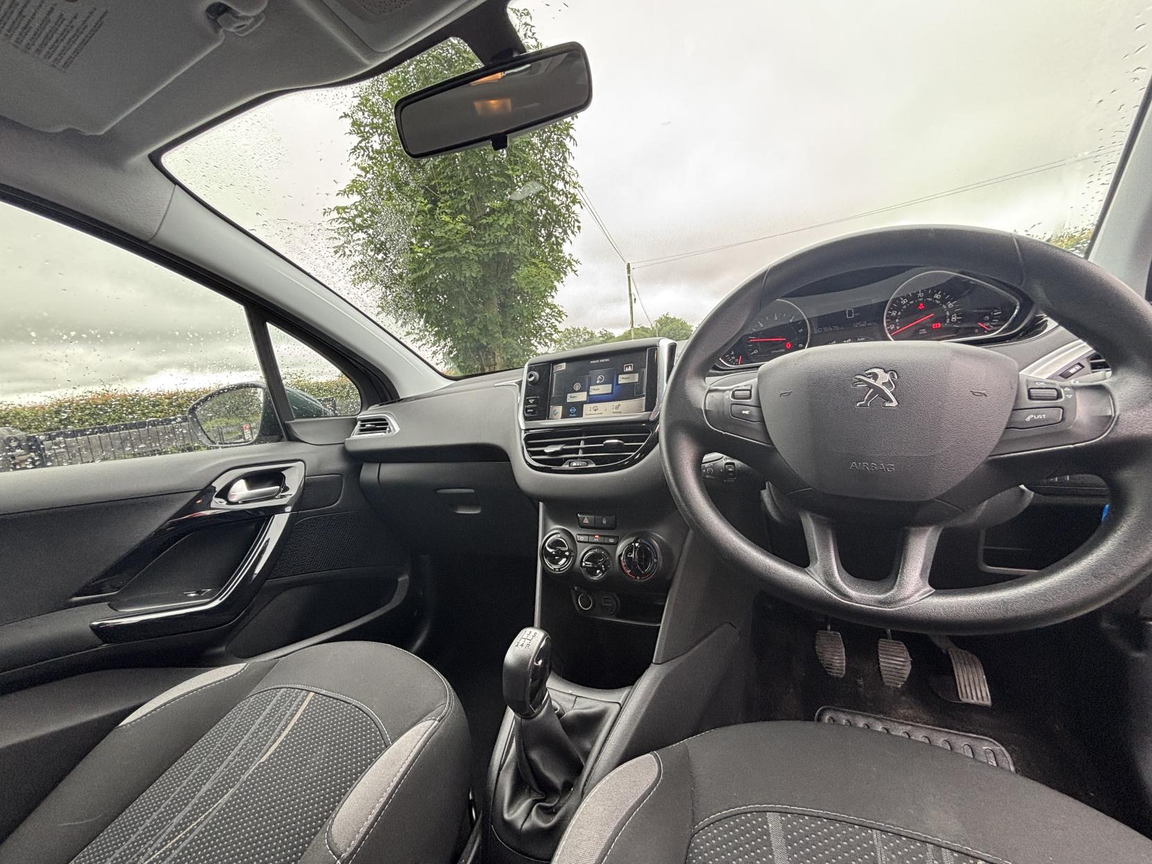 Peugeot 208 1.4 HDi Active Hatchback 5dr Diesel Manual Euro 5 (70 ps)